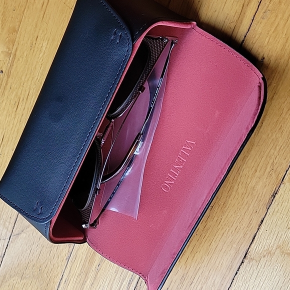 MIB Valentino Rockstud Aviator Cat Eye Sunglasses. Gun Metal & Green. W/Case ETC - Picture 8 of 8